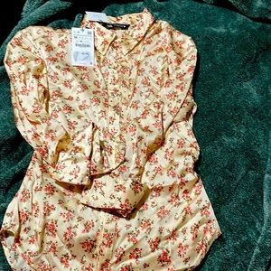 Beautiful woman’s Zara long sleeve dress shirt